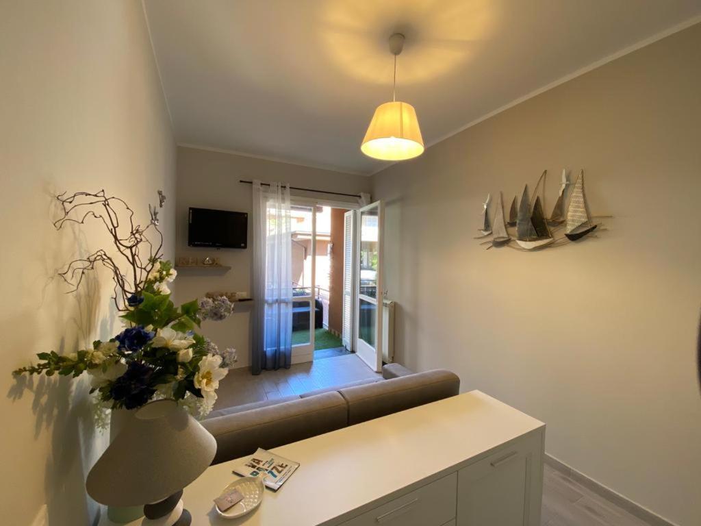 Maison Blanche Varazze Extérieur photo